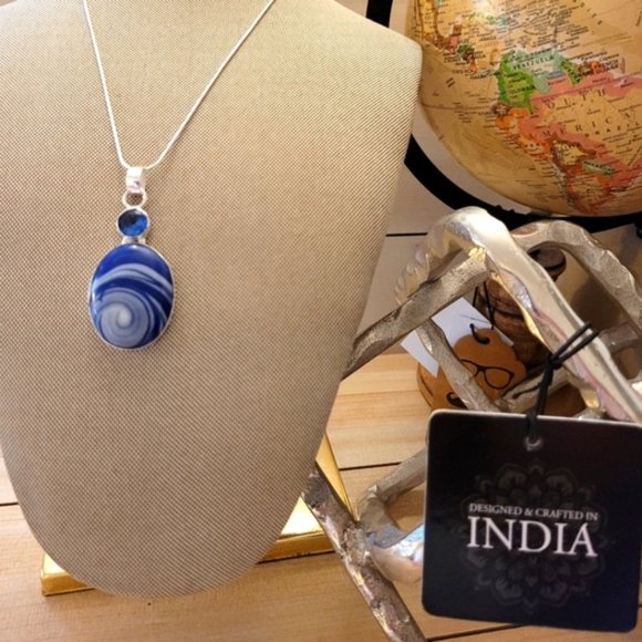 Charming Banded Agate Gemstone Pendant Necklace - Picture 1 of 10
